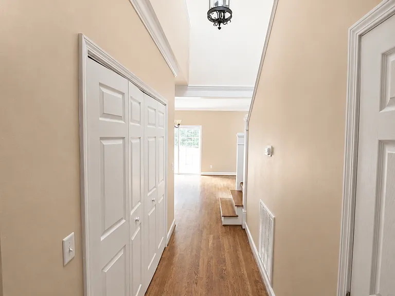 112 Saint James Pl — Photo 3