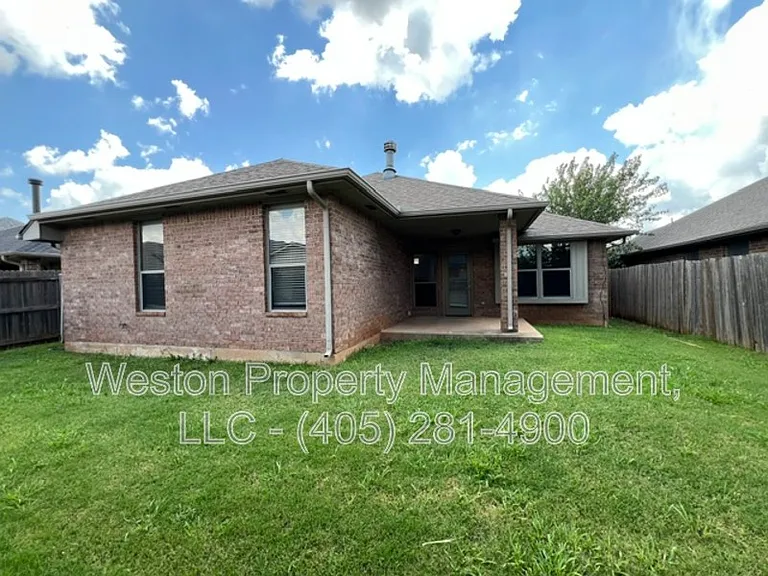 821 NW 120th Ter — Photo 3