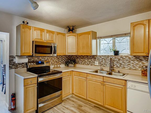 5th image of 812 Lipan St