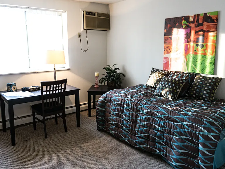 College Towers Apartments — Photo 46