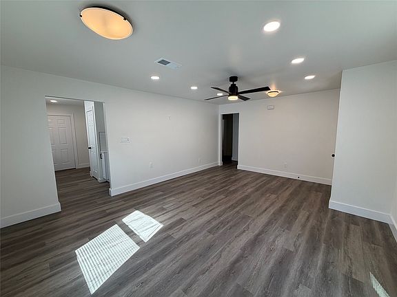 4th image of 407 Ralph St