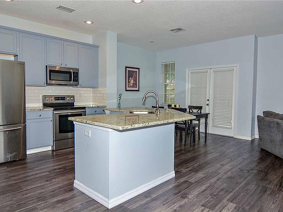 5th image of 7411 Arlington Grove Cir