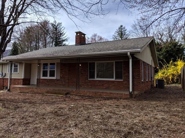 3 Saxons Walk Way, Black Mountain, NC 28711 – 4-bedroom rental in Black Mountain