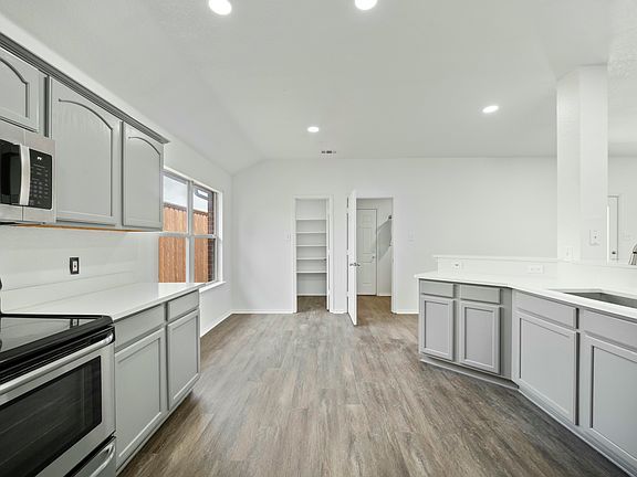 4th image of 2130 Harvester Dr