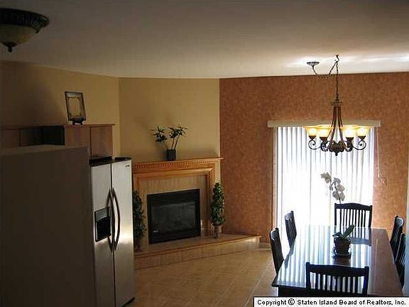 3rd image of 56 Ambassador Ln