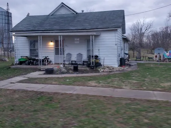 421 E Center St, Loraine, IL 62349