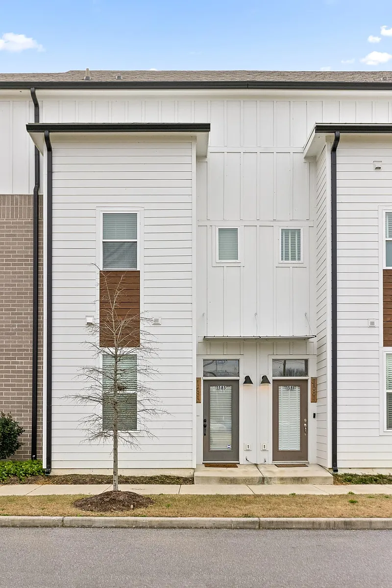 Building Photo - 1585 Sinclair Ave