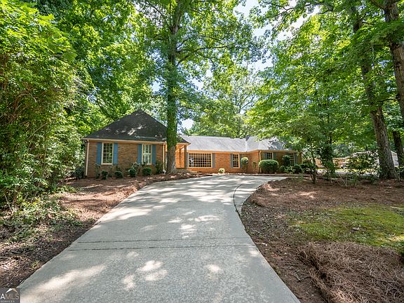 2nd image of 139 Lake Forest Dr