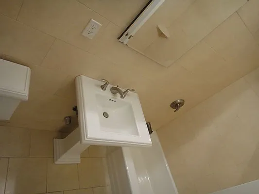 Rented by Avenues Real Estate | media 13