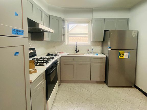 3rd image of 192 Bay 28th St #3F