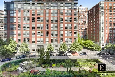 Rented by R New York