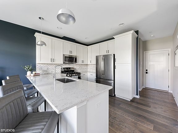 4th image of 3225 N Heritage Ln #2-5