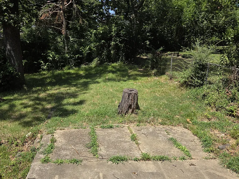 1106 N Hughes St — Photo 30