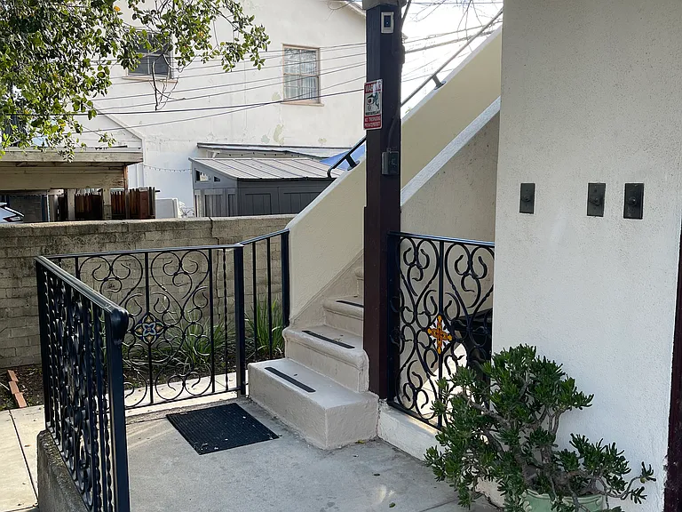 1431 N Allen Ave — Photo 31