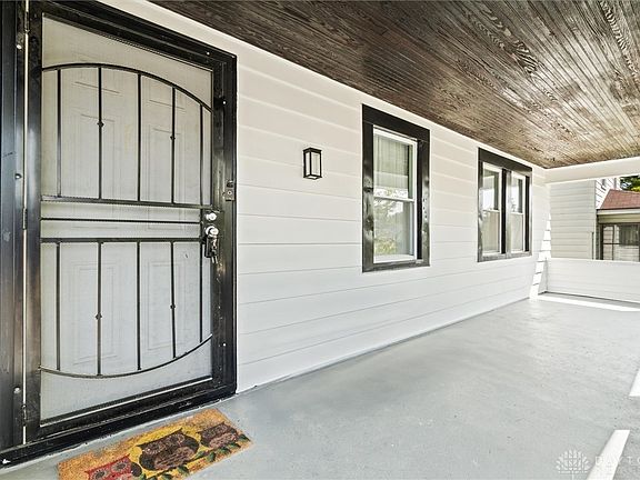 4th image of 15 E Bruce Ave