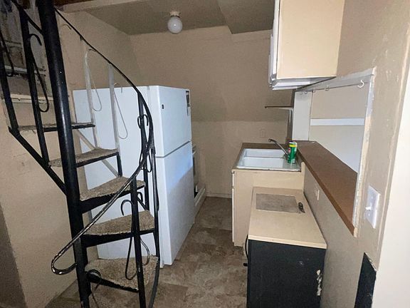 3rd image of 51 Arlington Dr