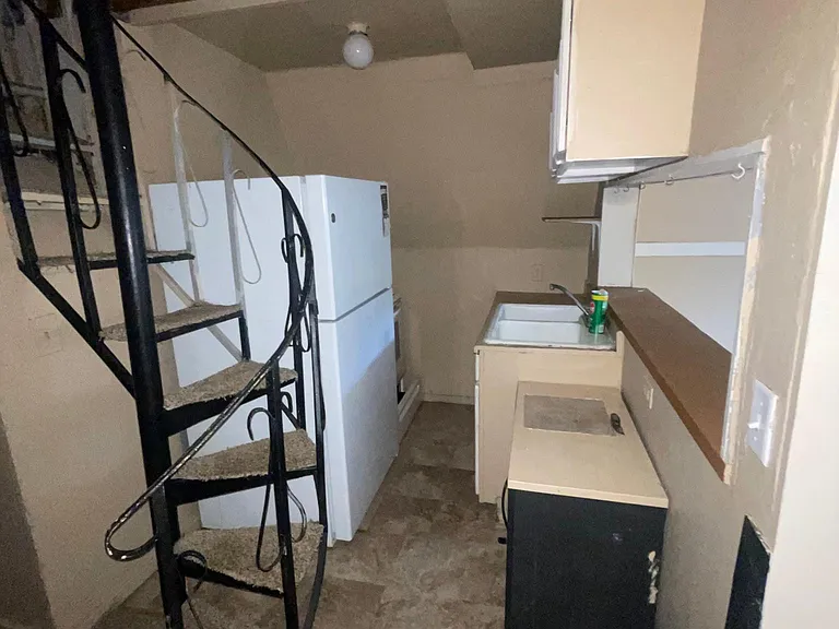 51 Arlington Dr — Photo 3