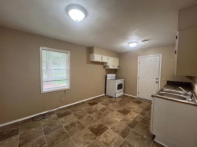 2505 Rosebrier Ave — Photo 8