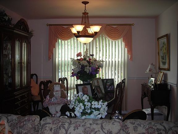 4th image of 708 Thames Dr