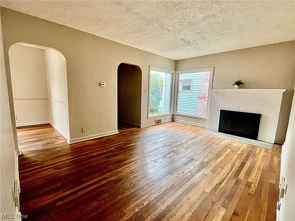 3rd image of 210 Kenmore Ave SE