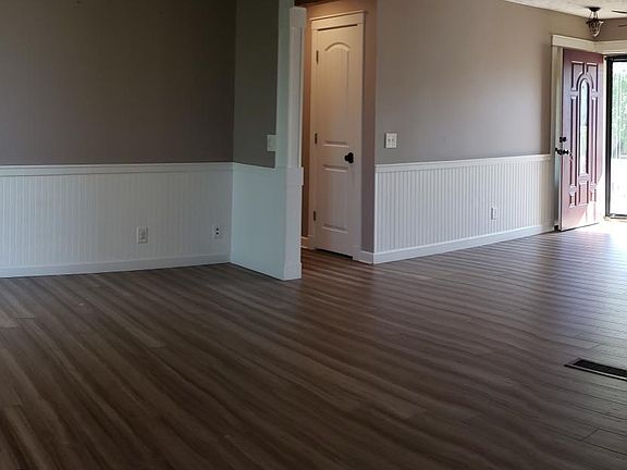 5th image of 2206 Lucille Dr