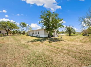 8489 Elmendorf Lavernia, Elmendorf, TX 78112