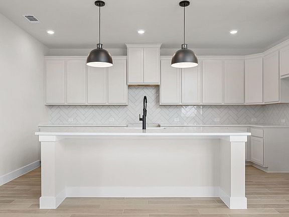 5th image of 7903 Clover Gully Ln