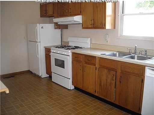 5th image of 110 Georges Dr
