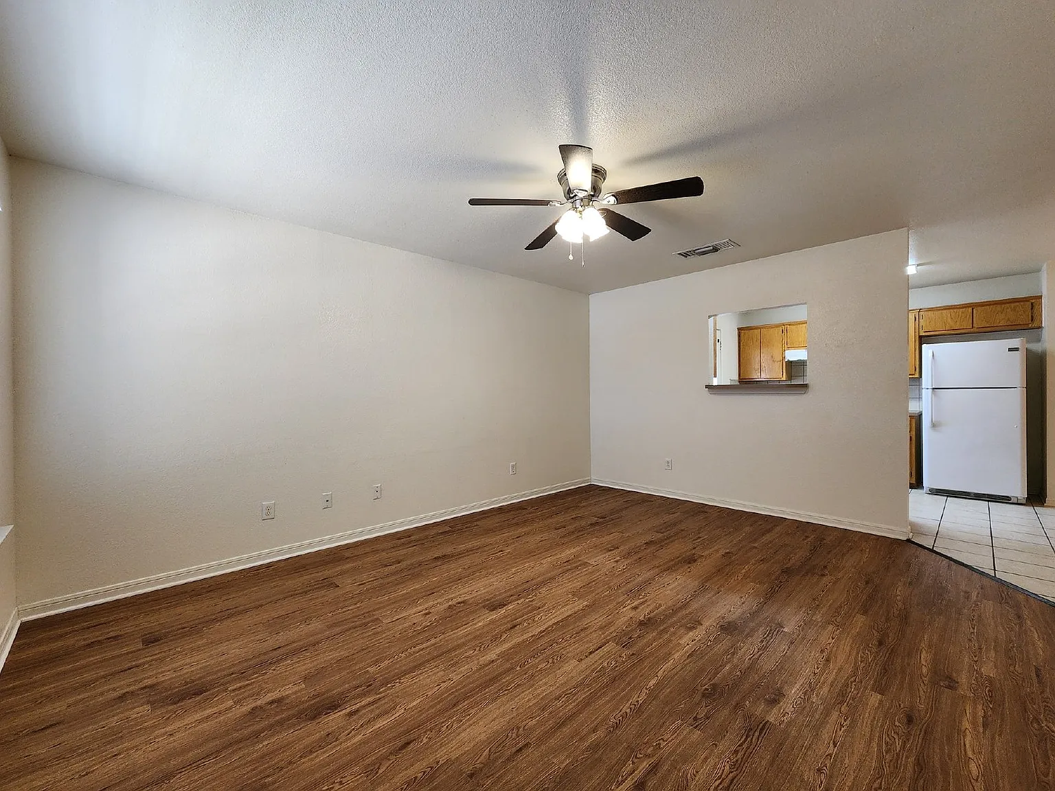 3 bed, 2.0 bath, 1281 sqft, $1,195 — Photo 4