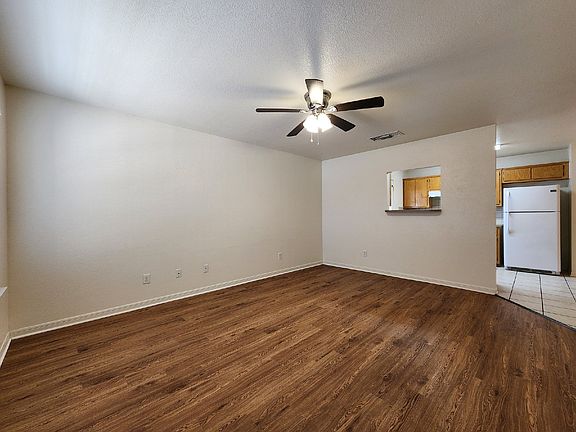 4th image of 303 Cedar Ridge Dr Unit A
