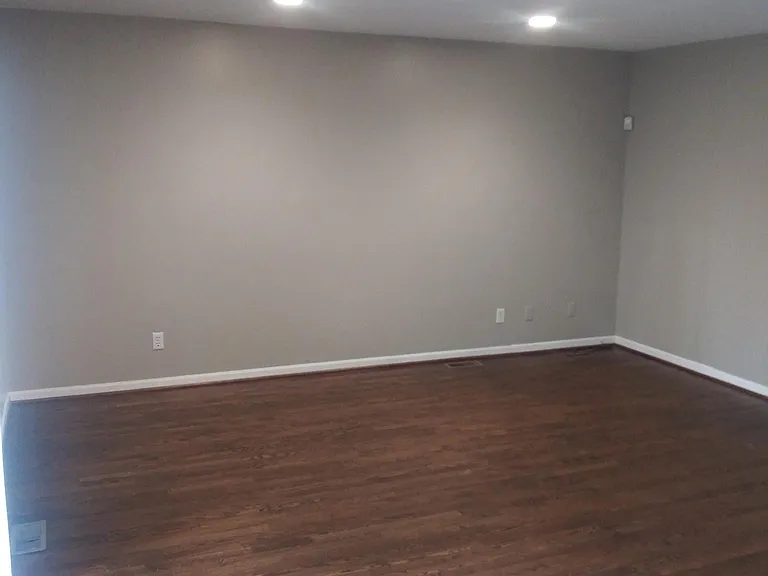 436 E Kenilworth Ave — Photo 23