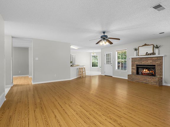 5th image of 425 N Gretna Green Dr