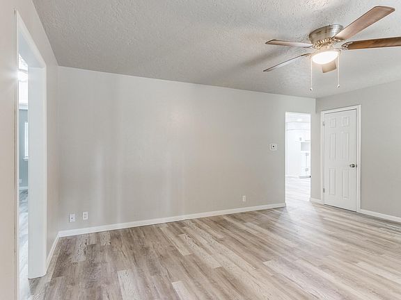 5th image of 1502 Oakwood Dr