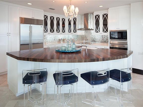 5th image of 180 Beach Dr NE Unit 2402