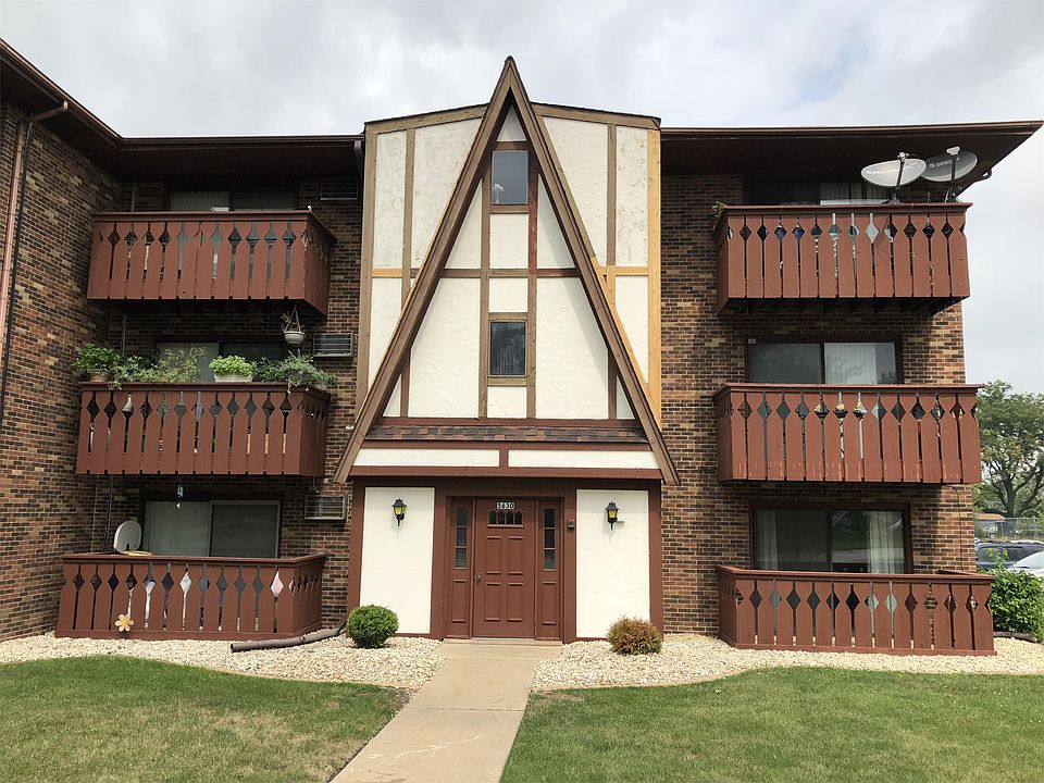 1st image of 5630 Independence Ave APT 1E
