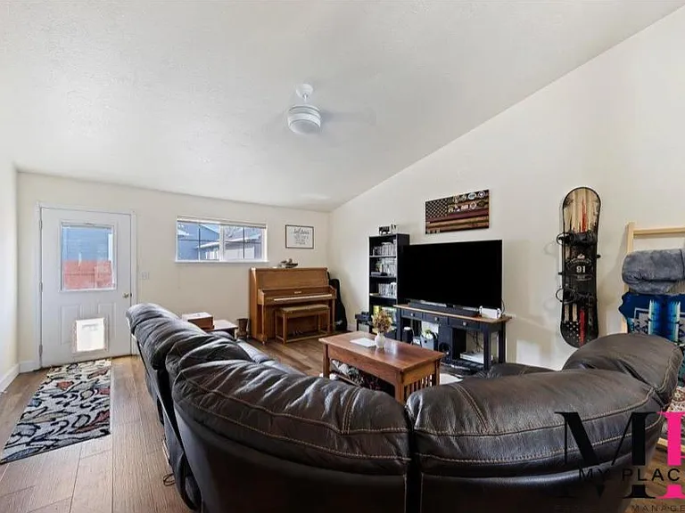 1331 NE Brenda Dr — Photo 5
