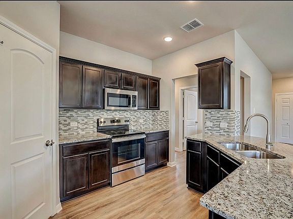 5th image of 3031 Dade Loop