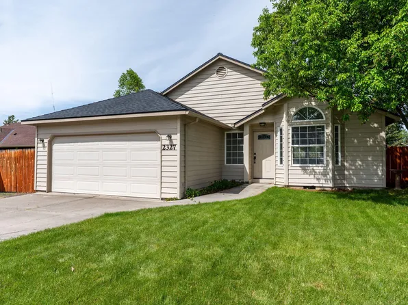 2327 NE Moonlight Dr, Bend, OR 97701