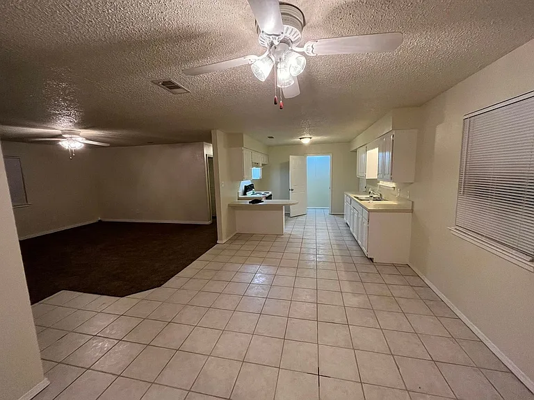 552 Trout St — Photo 10