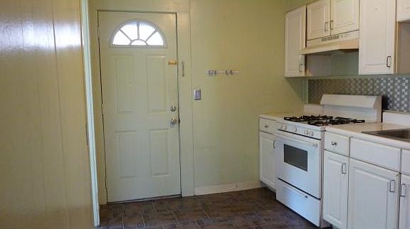 5th image of 25 Tompkins St