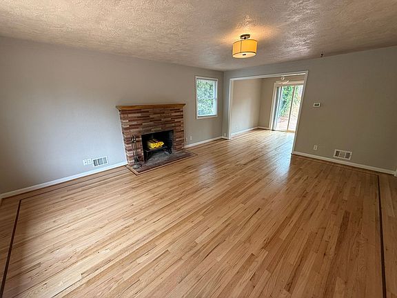 5th image of 2530 Summer St SE