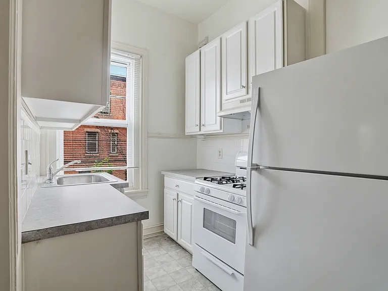 2441 Brown St #2F — Photo 13