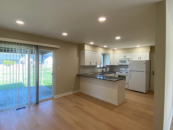 3rd image of 10756 Bradley Dr
