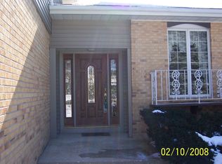 121 Hickory St, Oswego, IL 60543
