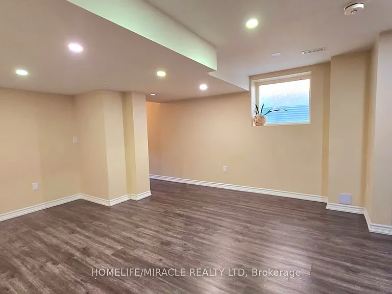 91 Tysonville Cir #LOWER — Photo 12