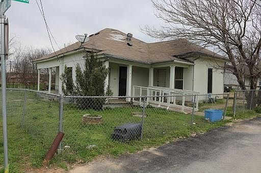 1st image of 301 Brown St
