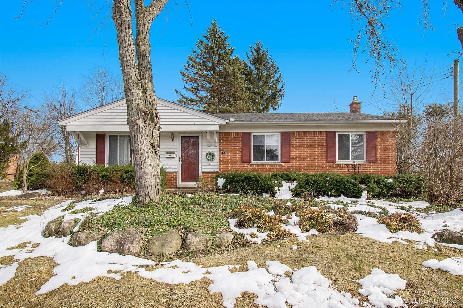 616 Susan Dr photo 1