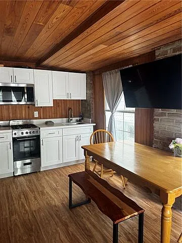 2 bed, 1.0 bath, 1100 sqft, $1,600 — Photo 3