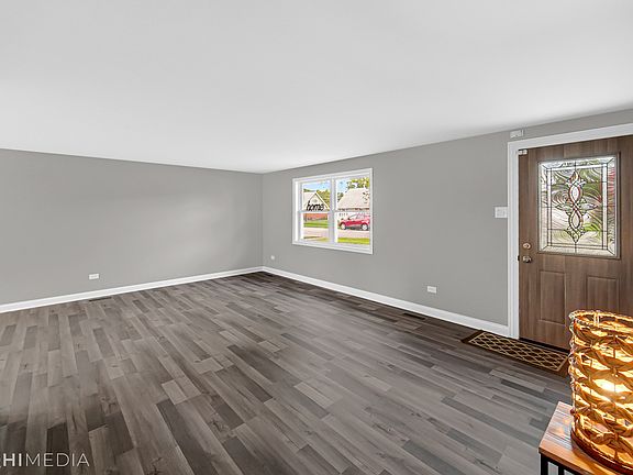 4th image of 152 Frederick Dr