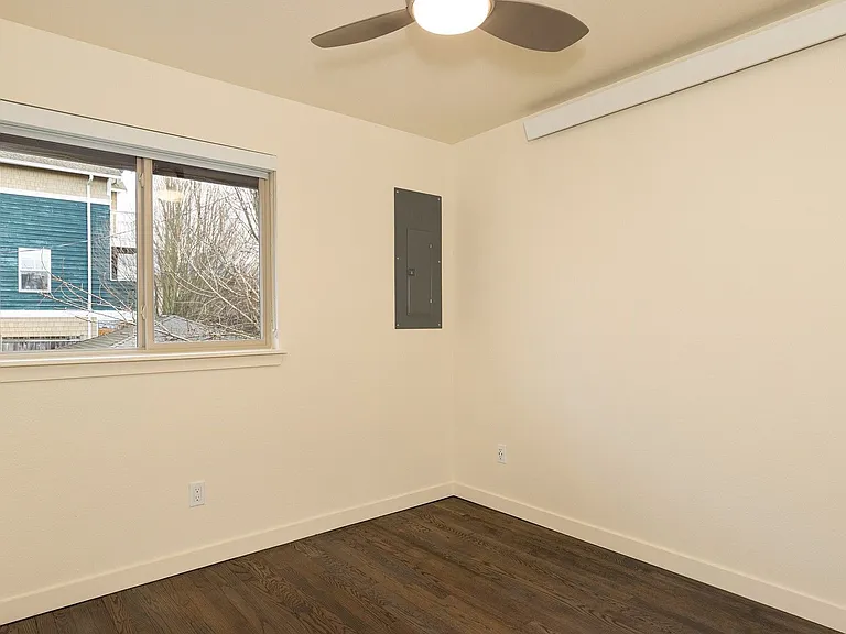 Ballard Seattle 2-Bedroom Apartment for Rent | Private Entrance, In-Unit Washer/Dryer, Smart Home... — Photo 17